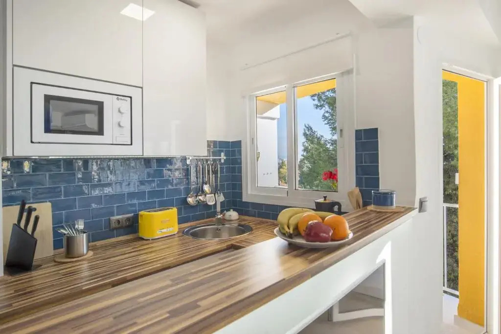 Shiny Studio with Pool & Carihuela Beach at 500m
