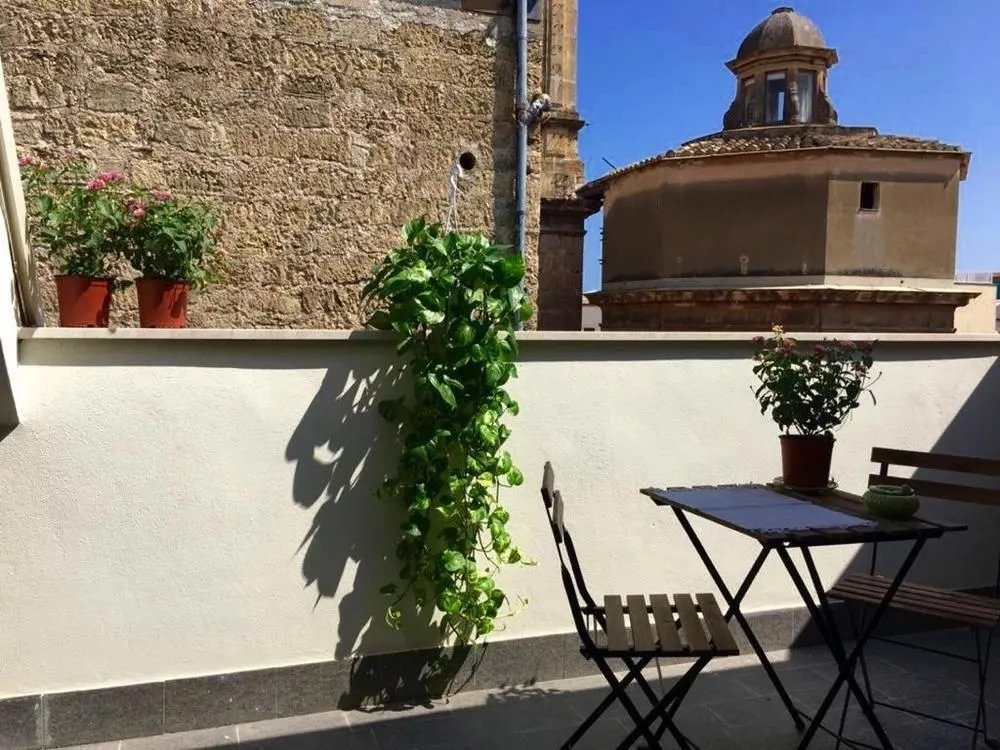 Attico con terrazza - Penthouse with terrace - Palazzo San Matteo