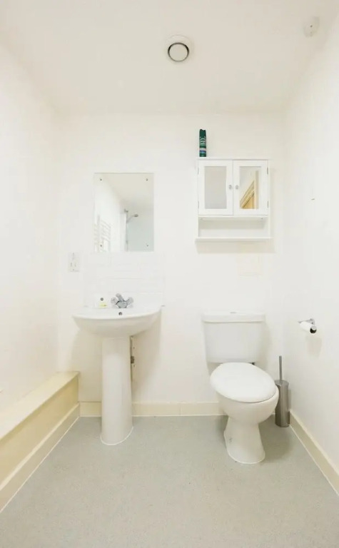 2 Bedroom Flat in Zone 1