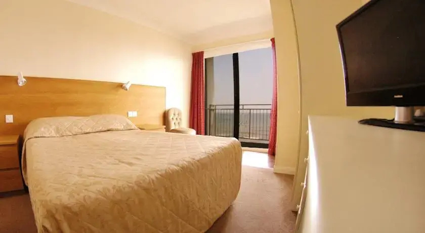 Carlton Hotel