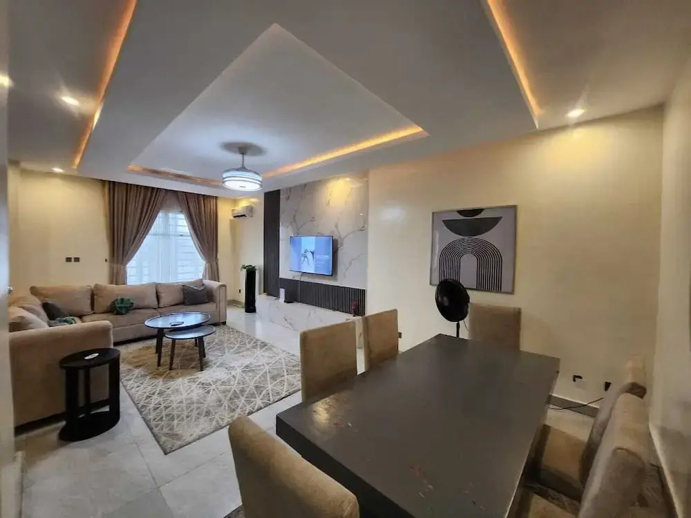 Charming 2- Bedroom Duplex