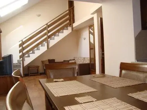 Kadeva House