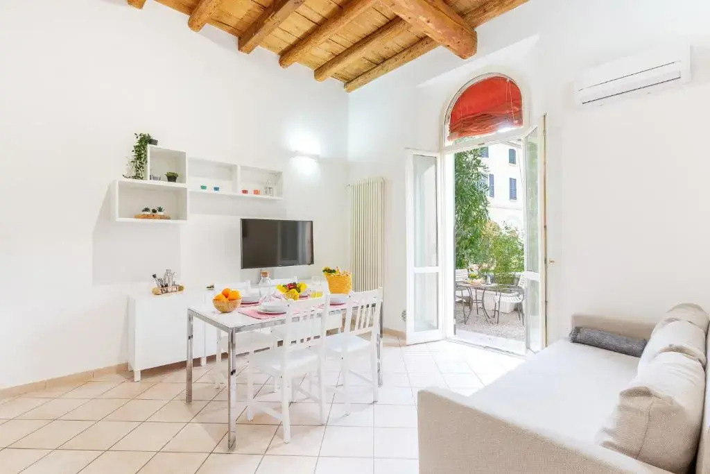 University Apartment con parcheggio e giardino