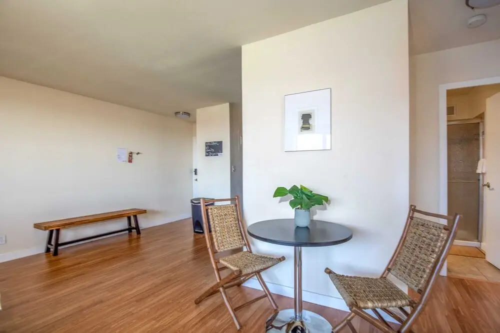 Cozy DT Apts with Full Kitchen by Zencity