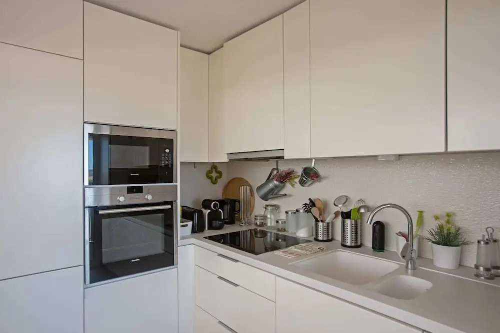 Magnificent 1 Bedroom Apartment With Views Over The Ocean