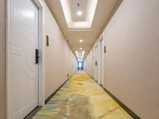 Shengjia Theme Hotel (Guangzhou Dashi Metro Station)