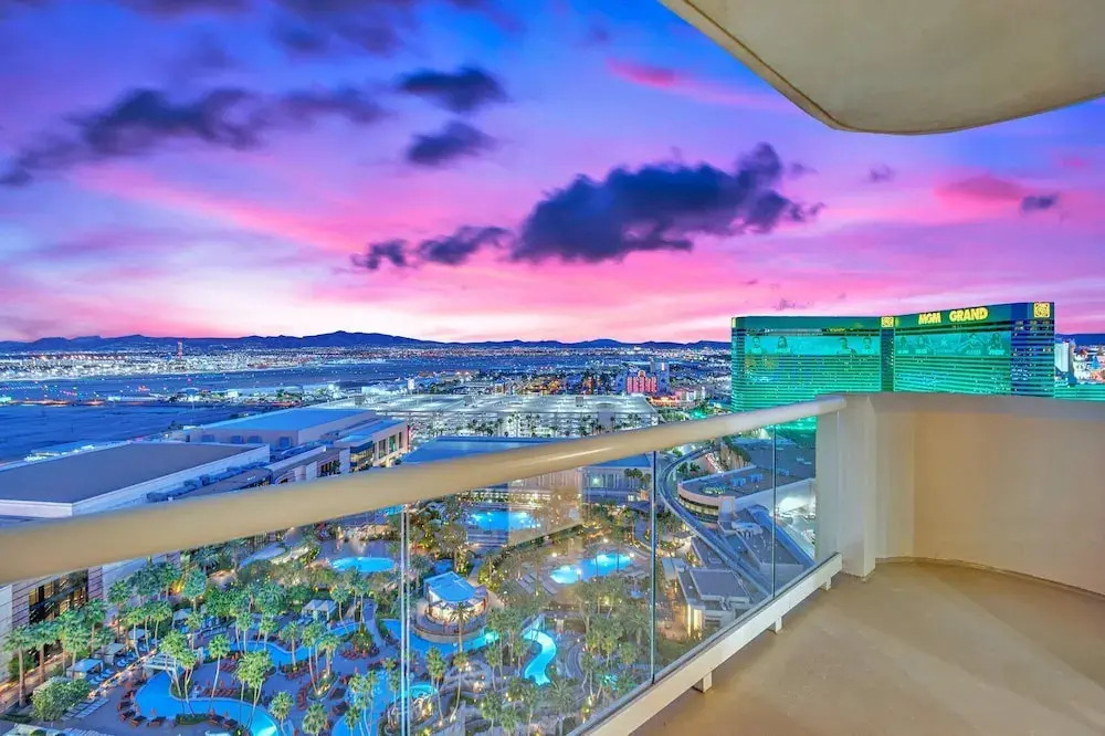 Skyline Serenity-strip,pool,f1 View-no Resort Fee
