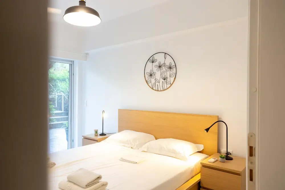 Renovated 2-bedroom Apt Near the Athenian Coast