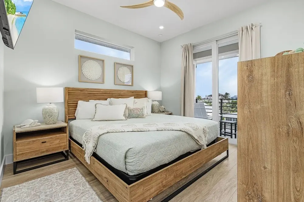 Brand New Luxury Build 265 Carolina Ave: Heated Pool, Hot Tub 6 Bedroom Home
