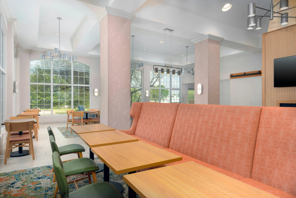 Hampton Inn & Suites-Austin Airport