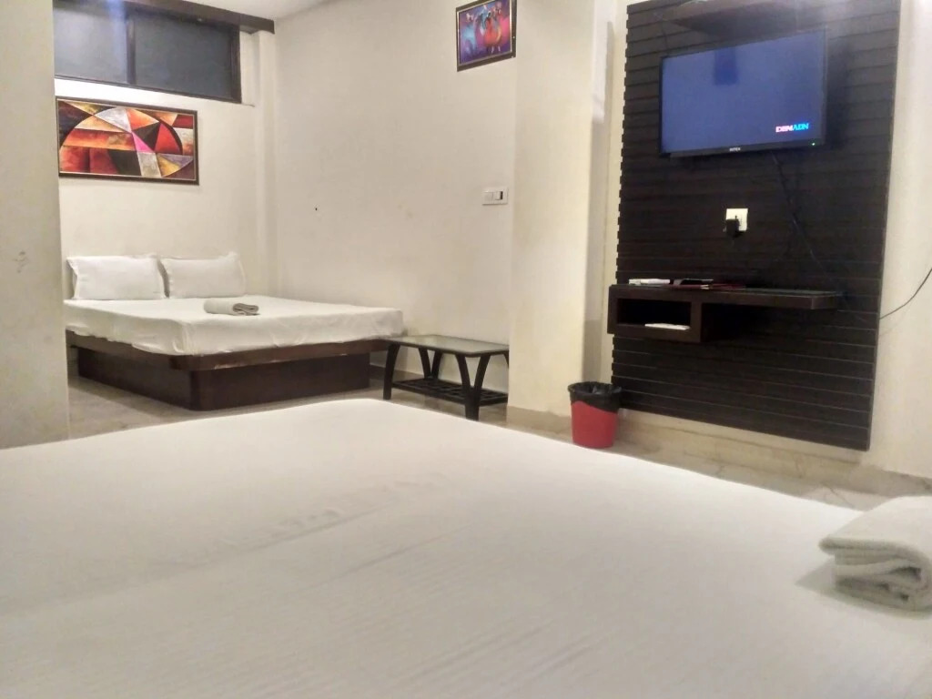 HOTEL TASHKENT PALACE - Budget Friendly, Near R K Ashram Metro Station