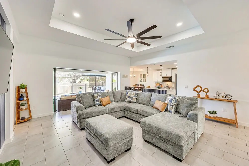 Poolside Oasis & Outdoor Kitchen: Cape Coral Home