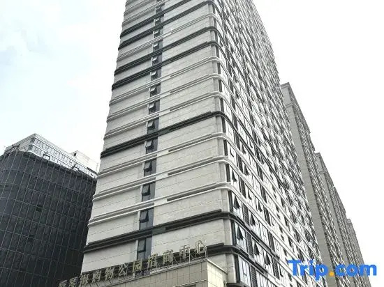 Ludao Light Luxury Homestay (Shangqiu Zhonghuan Plaza Railway Station)
