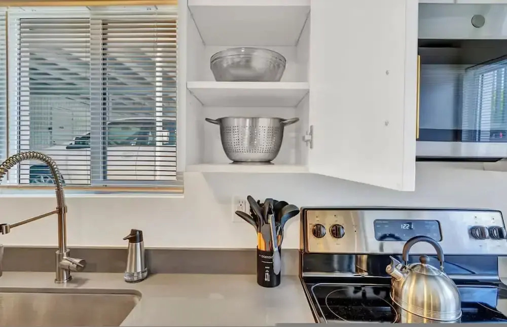 Convenient 2BR Apt w Covered Parking SLC