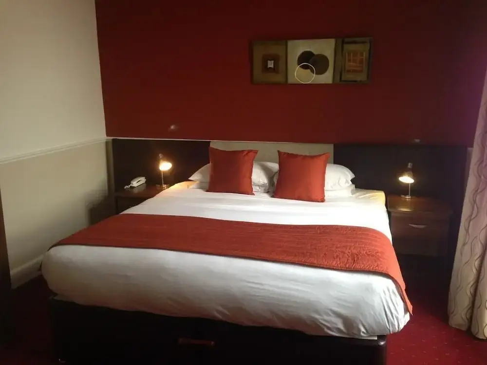 Aberdour Hotel, Stables Rooms & Beer Garden