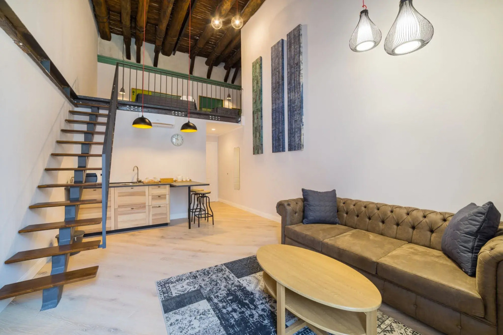 The Dante House by House In Naples