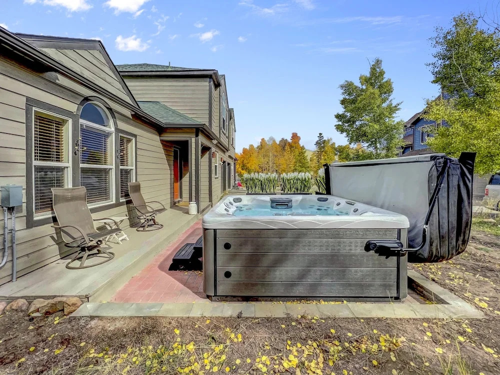173 Buffalo Drive 3 Bedroom Townhouse by RedAwning