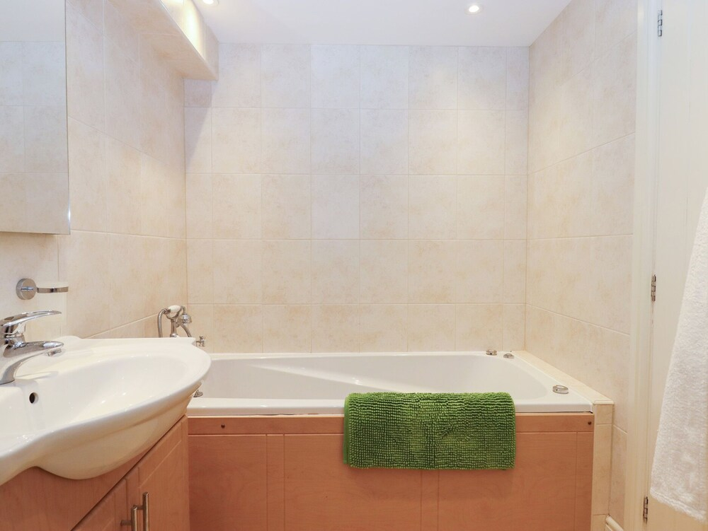 3 Keepers Cottage, Hillfield Village