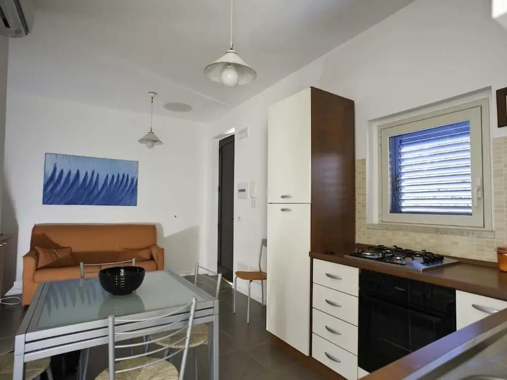 Dolce Mare 2 - Sea Front Apartment - Large Terrace - Wifi and Private Parking