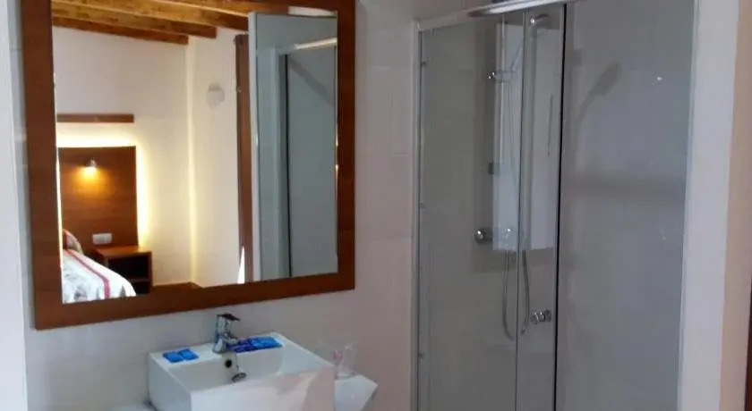Eco Avenida Hotel & Parking