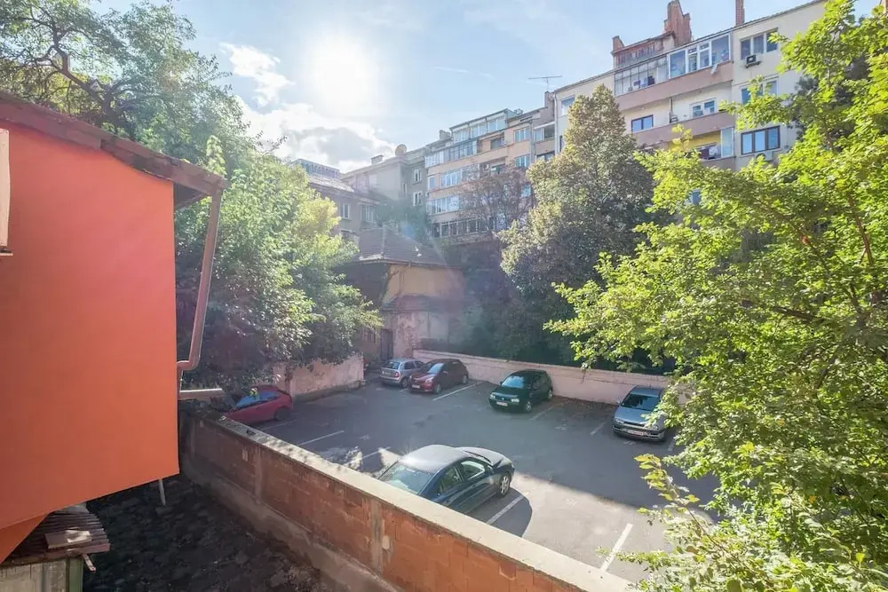 POP UP - Colourful One Bedroom Flat - TOP CENTER