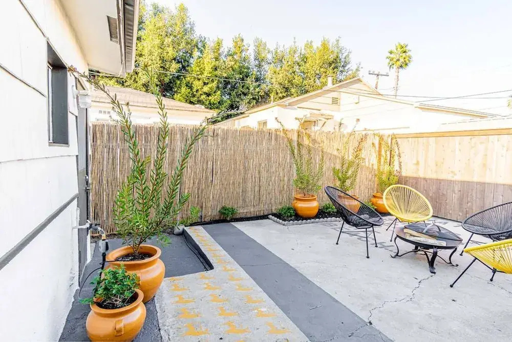 Live Like a Local - Studio With Huge Backyard