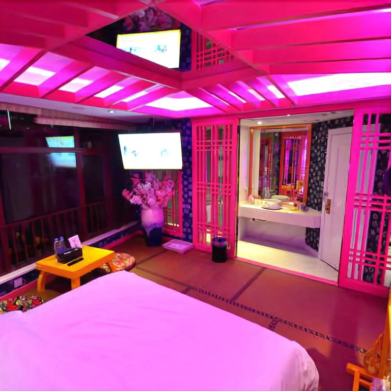 Love Couple Theme Hotel