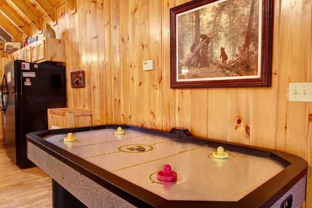 Whispering Winds 2 Bedrooms 2 Bathrooms Cabin