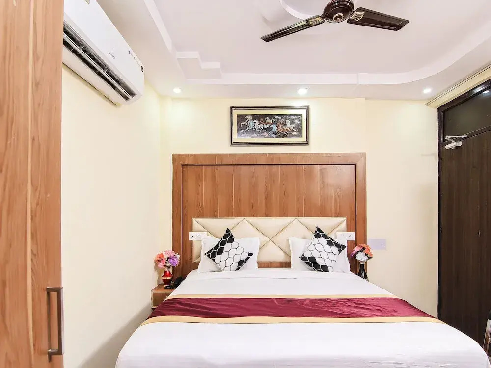 Collection O 15597 Hotel Khalsa Inn
