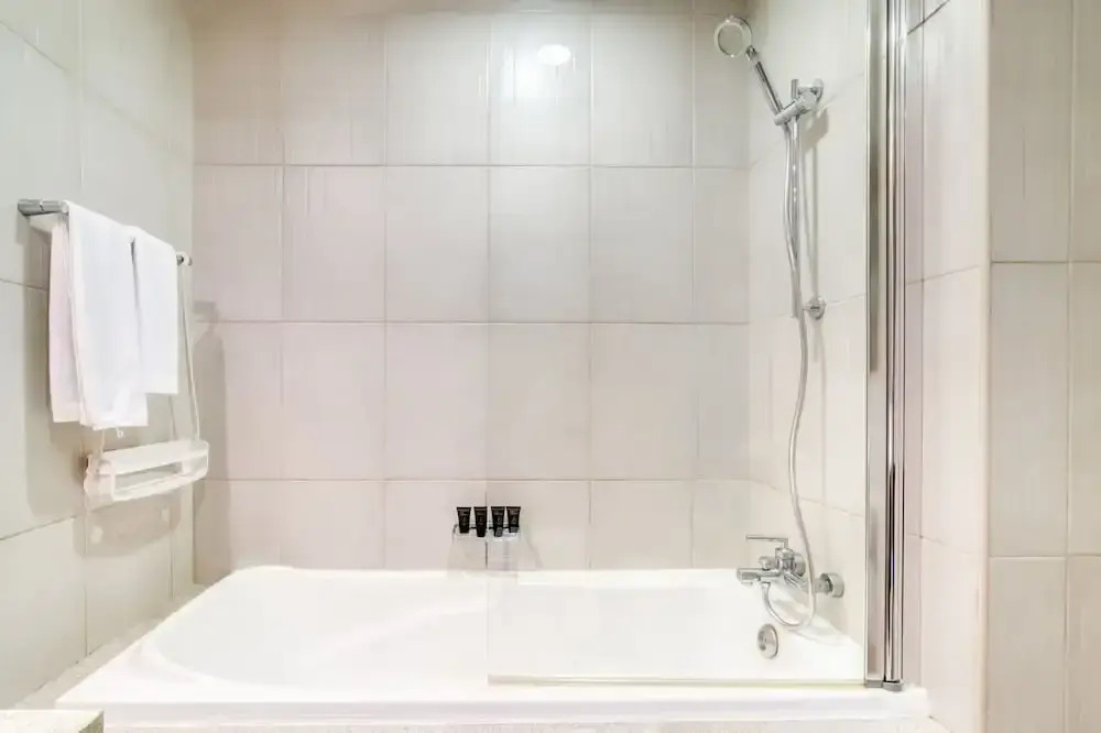 Executive Towers Amazing 1BR Onsite Pool Business bay