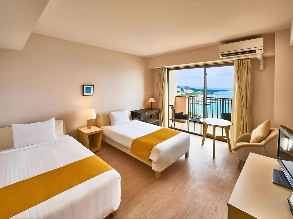 Hotel Breezebay Marina