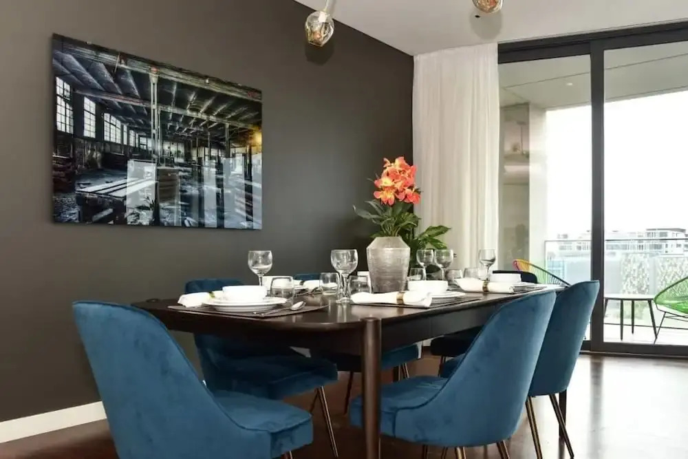 Explore City Walk From an Exquisite Sanctuary