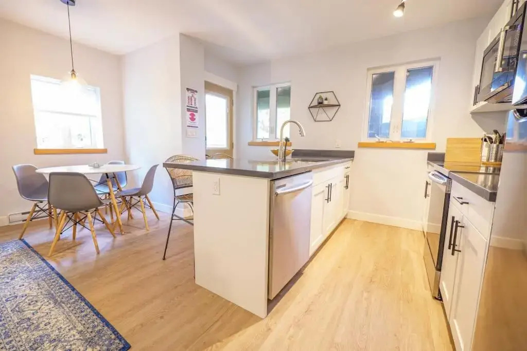 Storm Bay, Modern 1 Bed Suite and Chefs Kitchen