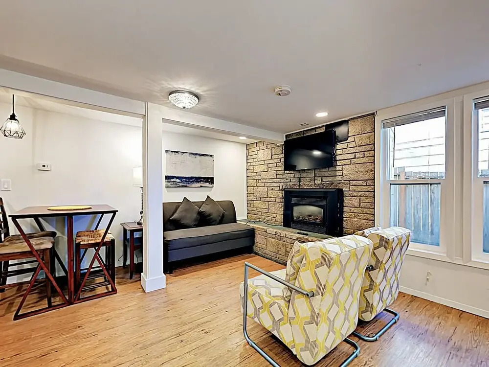 Shoreline Apartment on the Bus Line by RedAwning