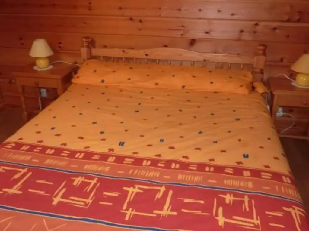 Chalet confortable avec 4 chambres, cheminée, grand terrain, proche pistes et lac - FR-1-589-107