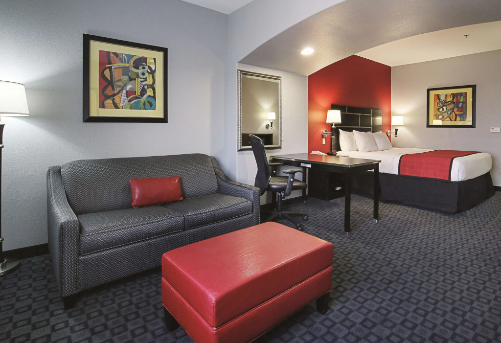 La Quinta Inn & Suites by Wyndham South Dallas - Hutchins