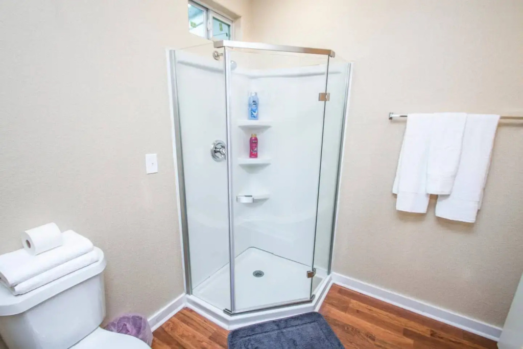 3BR/2BA Remodeled Apartment Near Downtown