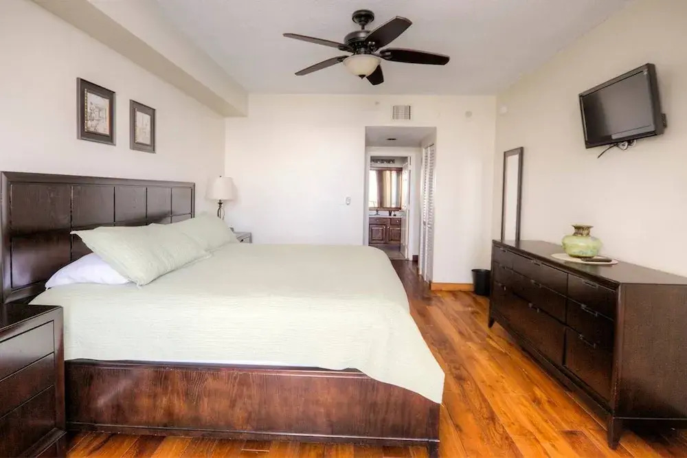 Le Golden Bay 1004 by Go Florida Condo, Sunny Isles