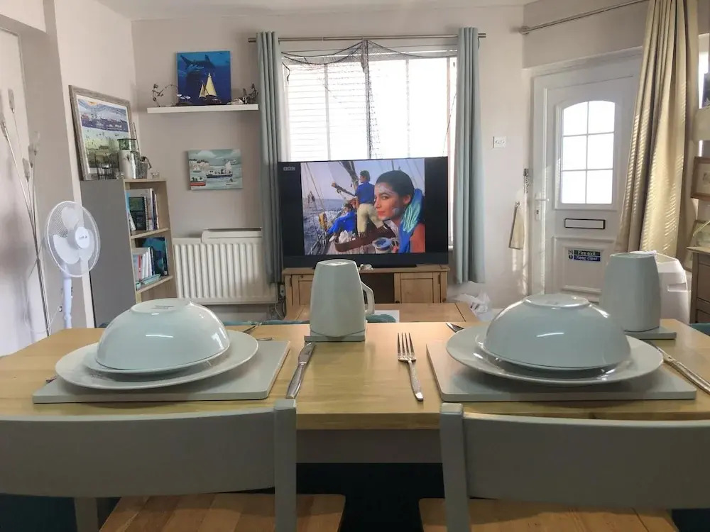 Superb Apartment With Sky Glass TV and Netflix