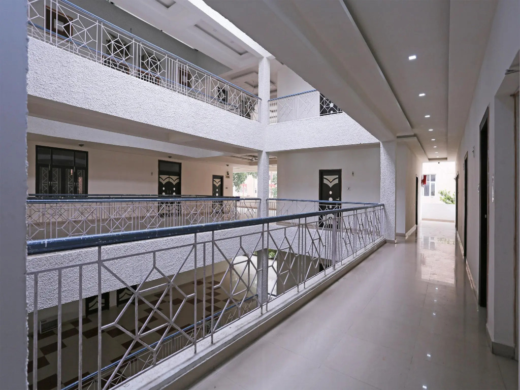 OYO 15643 Laxmi Sadan Residency