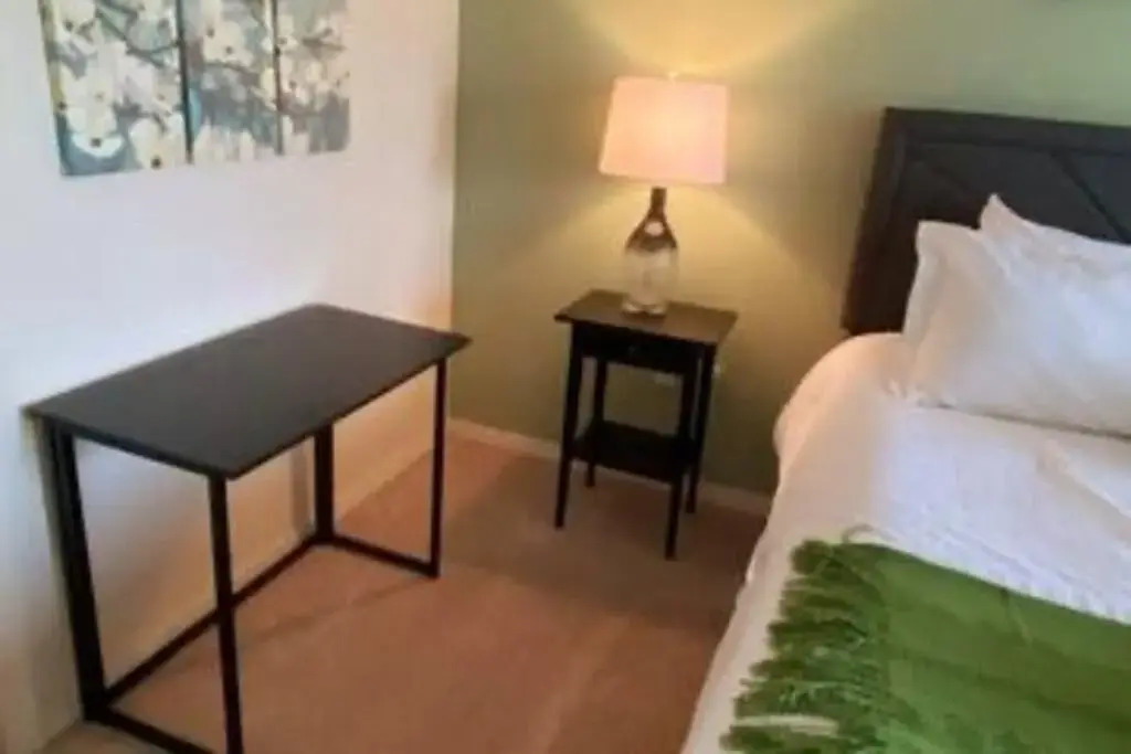 Super Comfy and Spacious 3 Bedroom 10 minutes from Disney, with major shopping 4 minutes away