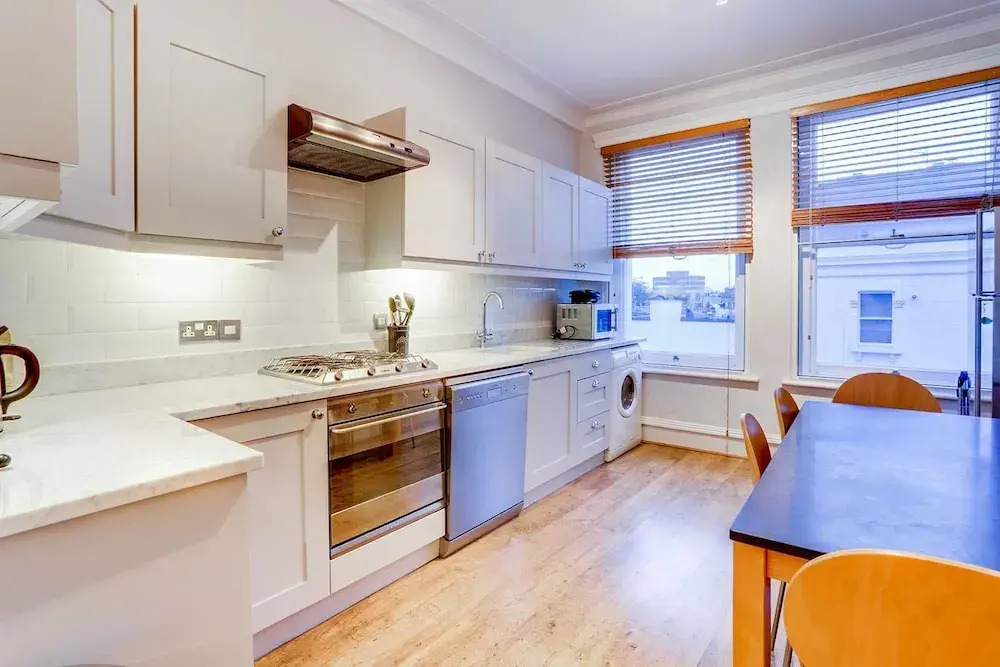 Fulham Large 1 bed Flat in Charming Building