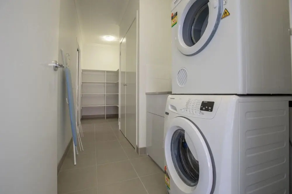 Big Family Fun@ 4 Bedrooms House in Point Cook