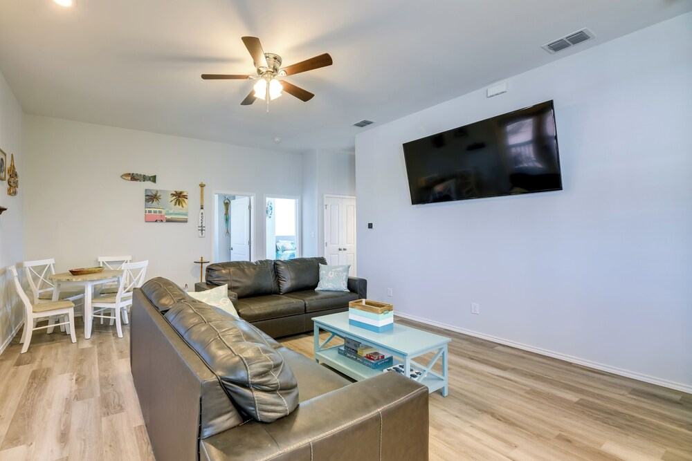 Community Pool Access & Bay View: Rockport Home!