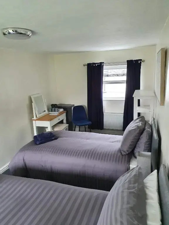 Red Lion Rooms - Self Check In