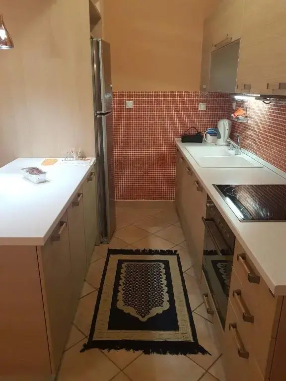 Flexible 2 floor(1st and 2nd floor) house with private parking