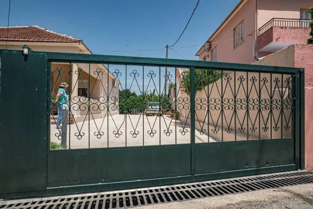 Olgas Organic garden Home for a couple! with Wifi & AC