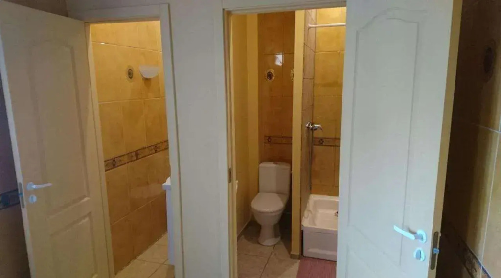 Villand Hotel with Free Private Parking and Self Check In