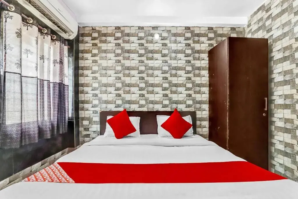 OYO 82075 Chintamani Inn Service Apartment