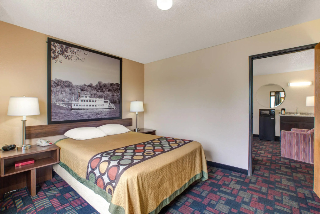 Super 8 by Wyndham Boonville